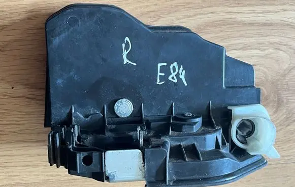 BMW 3 E90 E91 Front door lock 7229455
