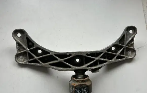 BMW 7 E38 Gearbox mounting bracket 1092321