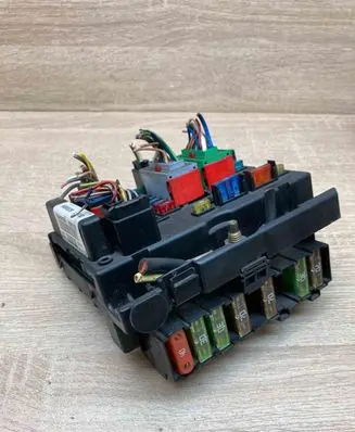 Peugeot 307 Fuse module 9646405280 22423011