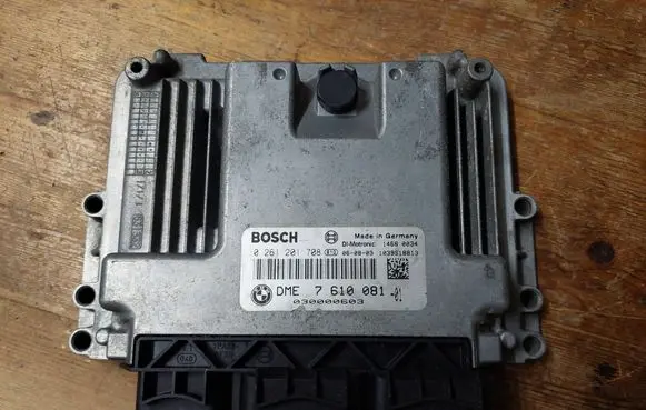 Mini One - Cooper Coupe R56 Engine control unit/module ECU 0261201708 7610081 DME7610081