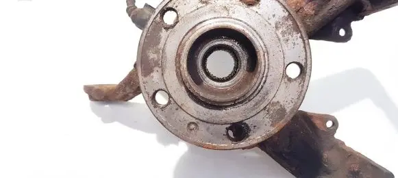 Volkswagen Golf V Front wheel hub