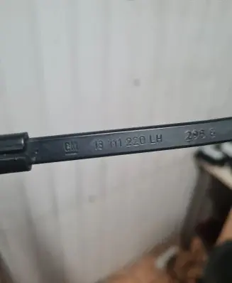Opel Astra H Windshield/front glass wiper blade 13111220