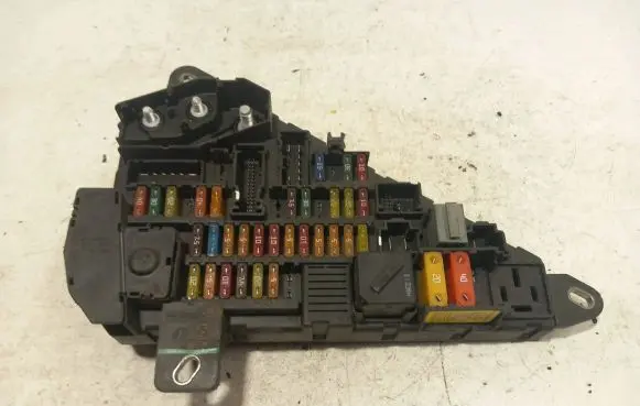 BMW 5 E60 E61 Fuse box set 6906588 518811047