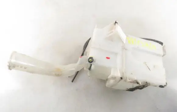 Mitsubishi Outlander Windshield washer fluid reservoir/tank