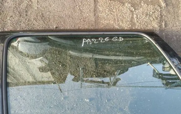 Peugeot 206 Rear door window glass as2