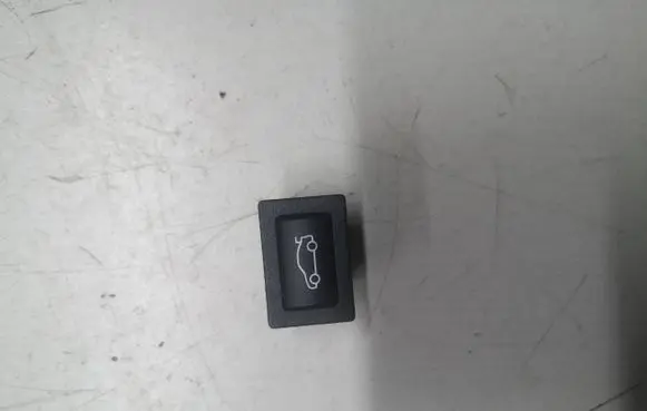 Tailgate opening switch