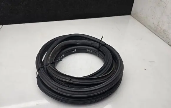 Mercedes-Benz Sprinter W906 Front door rubber seal
