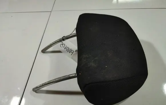 Volkswagen Golf III Front seat headrest 