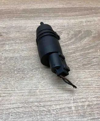 BMW 5 E60 E61 Windscreen/windshield washer pump 2220019 WithPlug