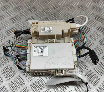 Toyota Hilux (AN120, AN130) Central body control module 89221F0021 827300KB70