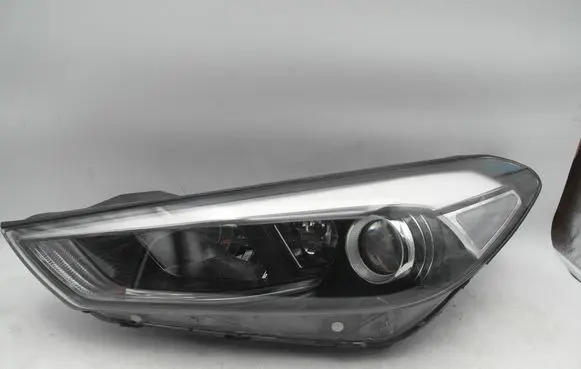 Hyundai Tucson TL Headlight/headlamp 92101D7100