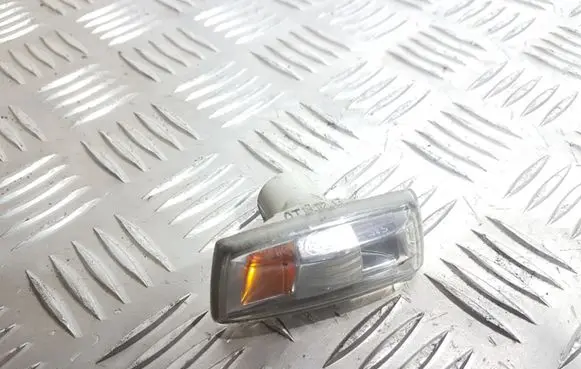 Opel Insignia A Front fender indicator light 13252455 13252456
