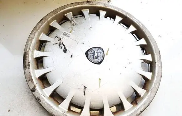Lancia Dedra R15 wheel hub/cap/trim 82481960