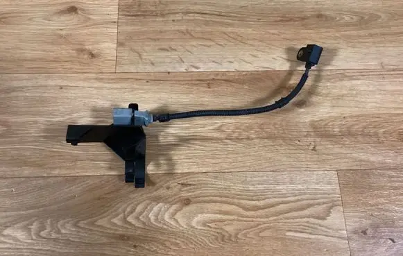 Volkswagen PASSAT B6 Crankshaft position sensor 9805940 140603