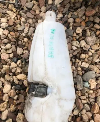 Renault Sandero I Windshield washer fluid reservoir/tank 8200609549B