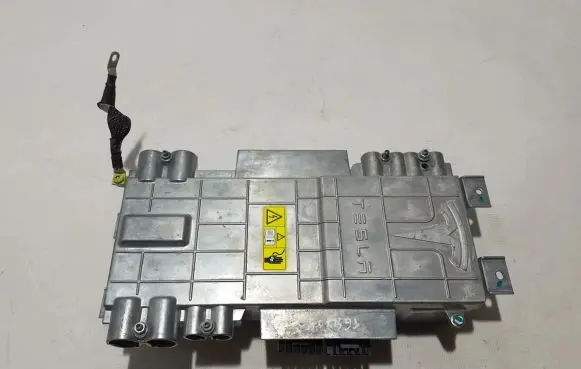 Voltage converter inverter