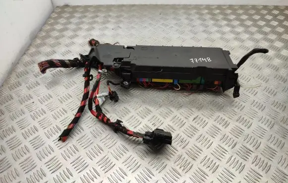 Mercedes-Benz B W246 W242 Fuse module A0009822023 A2466840437 A2465400040