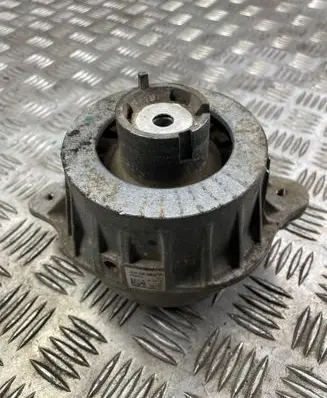 Mercedes-Benz C W205 Engine mount bracket A2052406717