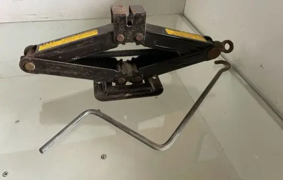 Toyota Avensis Verso Lift Jack 0911144030