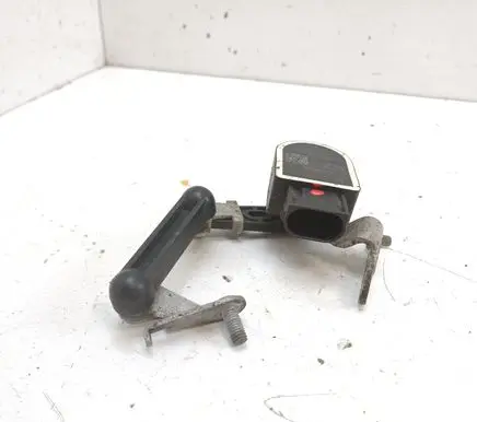 Headlight/headlamp level sensor