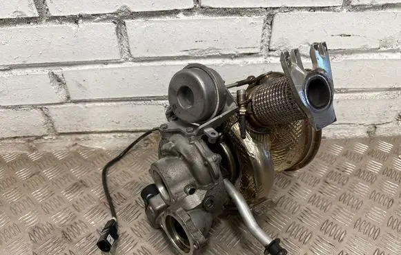 Audi A4 S4 B9 8W Turbo 06M145689J 06M145A01