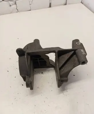 Volkswagen Transporter - Caravelle T5 Engine mounting bracket 070199343B
