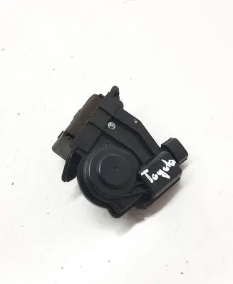 Toyota Auris 150 Loading door lock 