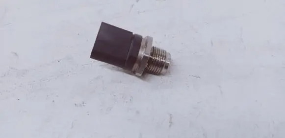 Fuel pressure sensor
