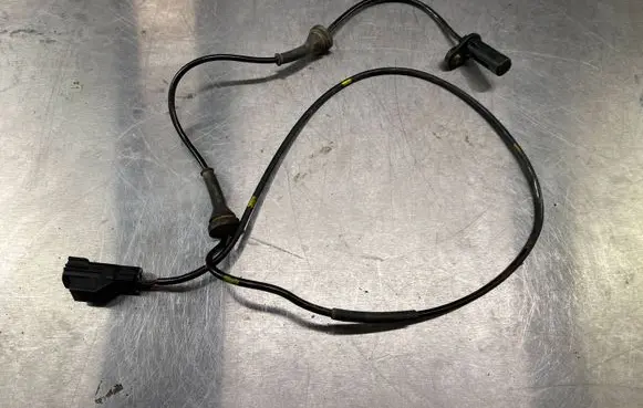 Volvo V70 ABS brake wheel speed sensor 9467580