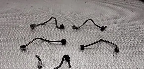 Fuel injector supply line/pipe