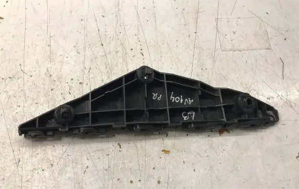 Toyota Avensis T270 Front bumper mounting bracket 5253505040