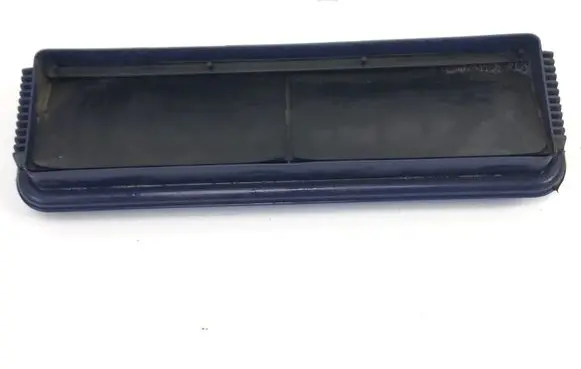 Quarter panel pressure vent