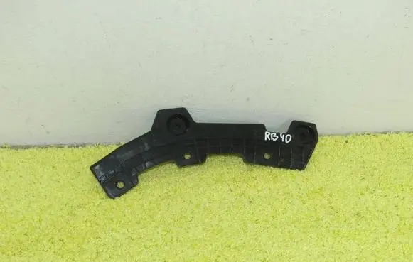 Rear bumper mounting bracket