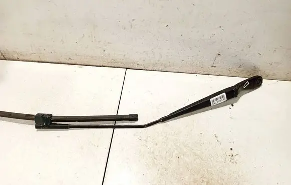 Front wiper blade arm