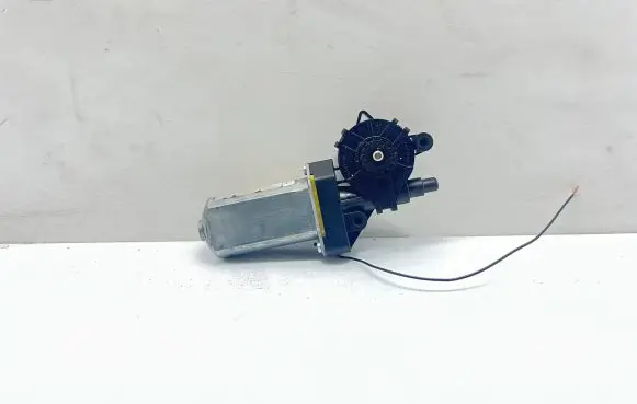 Mercedes-Benz E W238 Seat belt adjustment motor A2058600282 308362899