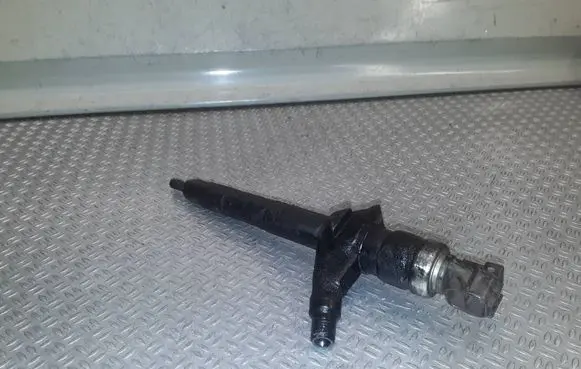 Nissan X-Trail T30 Fuel injector AW402AW4