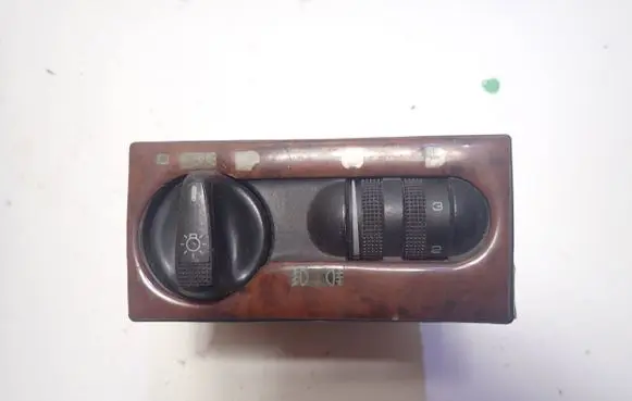 Volkswagen Golf III Light switch 1H6941531P