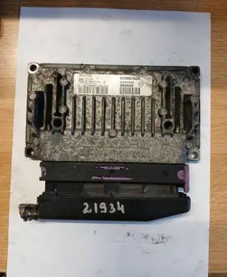 Citroen C4 I Engine control unit/module 8200623620