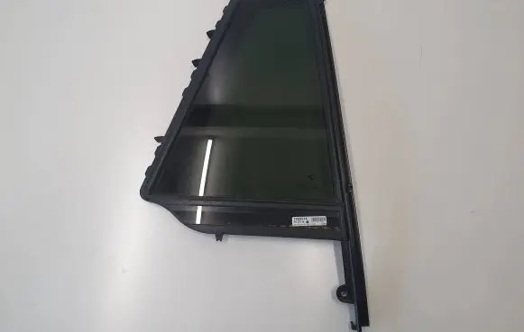 BMW 3 G20 G21 Rear vent window glass 7499514