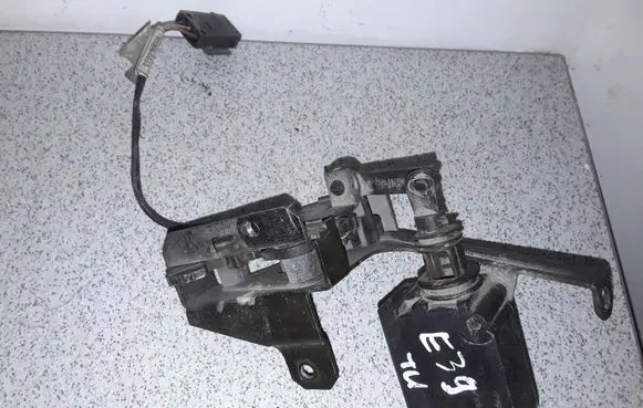 BMW 5 E39 Tailgate window lock/catch/latch 8238469 8384069