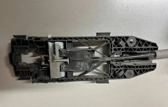 Rear door exterior handle/bracket