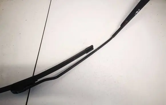 Front wiper blade arm