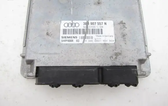 Audi A4 S4 B6 8E 8H Engine control unit/module 3B0907557N 5WP400803