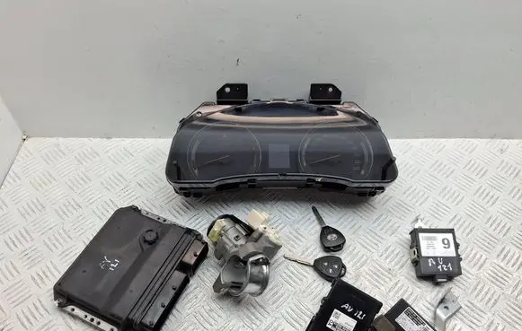 Toyota Avensis T270 Engine ECU kit and lock set 8380005L70 MB2574604960 4502002231