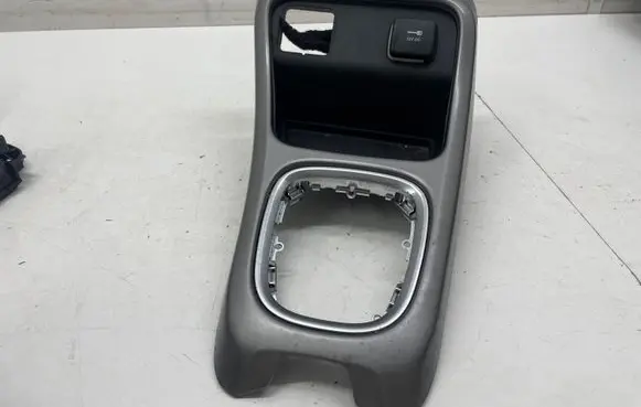 Jeep Compass Gear shifter surround trim plastic 00532295300 5UR46TRM