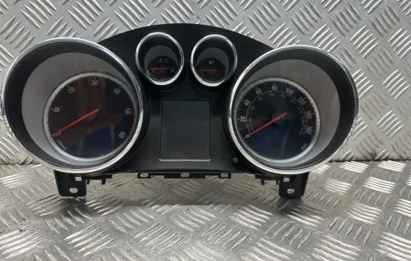 Opel Zafira C Speedometer (instrument cluster) 13460585 0585316008 600775881