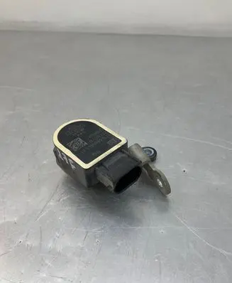 Headlight/headlamp level sensor