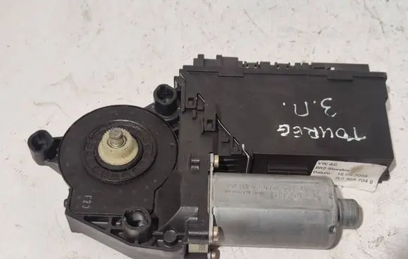 Volkswagen Touareg I Rear door window regulator motor 7L0959704B