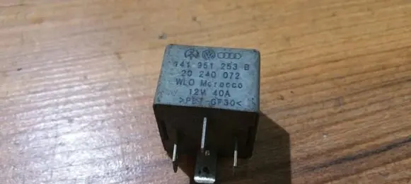 Volkswagen PASSAT B5 Other relay 141951253b 20240072