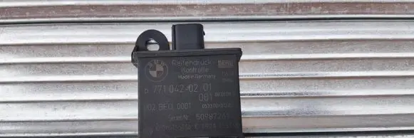 BMW 5 E60 E61 Tire pressure control unit 6771042